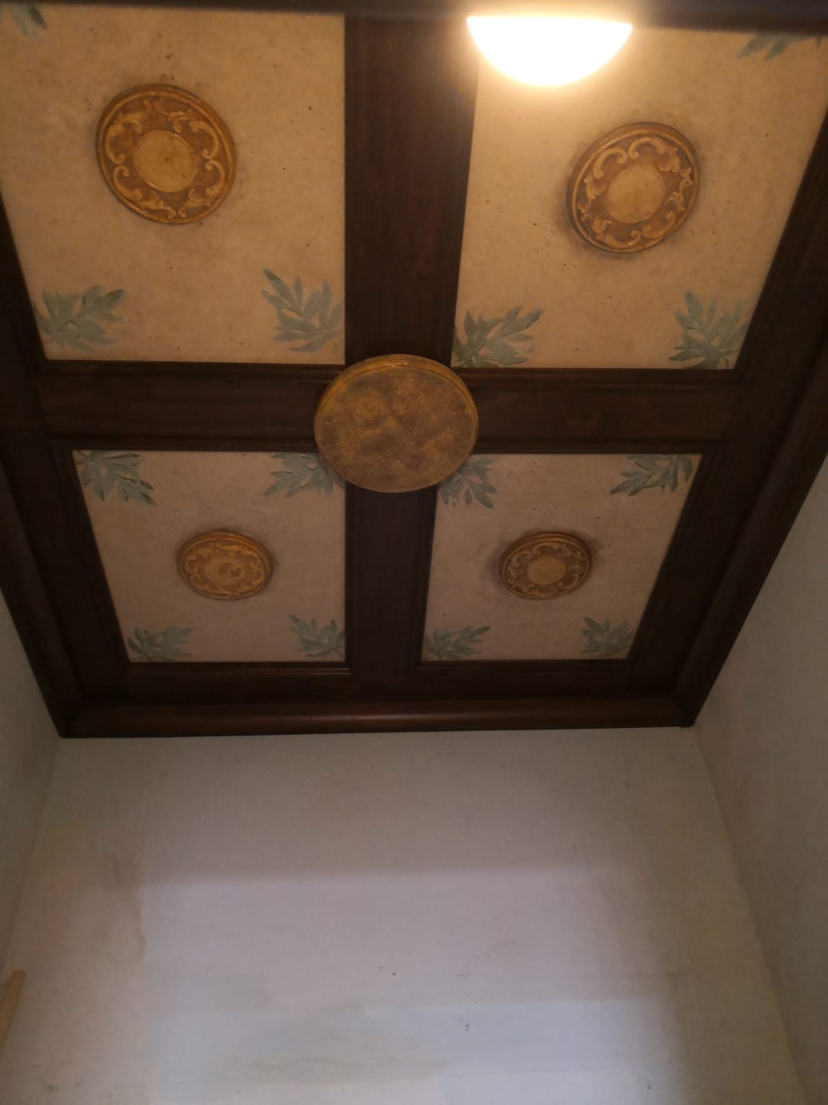 Cornice porta e soffitto Villa del 700 Montelopio
